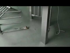 Wejdź i wyjdź z automatycznej bariery elektronicznej dla pieszych z okrągłym filarem