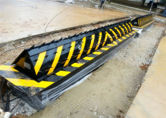 Automatyczny podnośnik elektrohydrauliczny blokady drogowej do kontroli pojazdów z obciążeniem osi 70T, sterowaniem PLC i zdalną obsługą